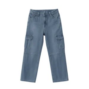 Sleek Denim Jeans – Stylish Frayed Hem, Comfortable Fit.