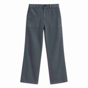 Trendy Black Denim Jeans – High-Waisted Fit, Distressed Frayed Hem, and Stylish Design.